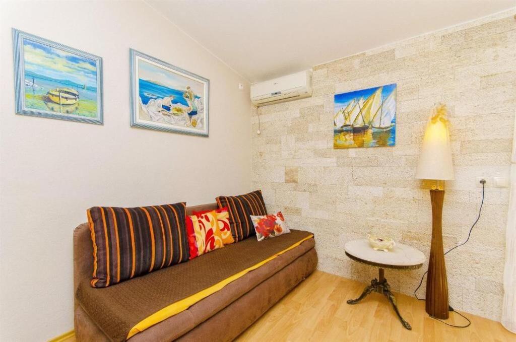 Apartments Nives Trogir Exteriör bild