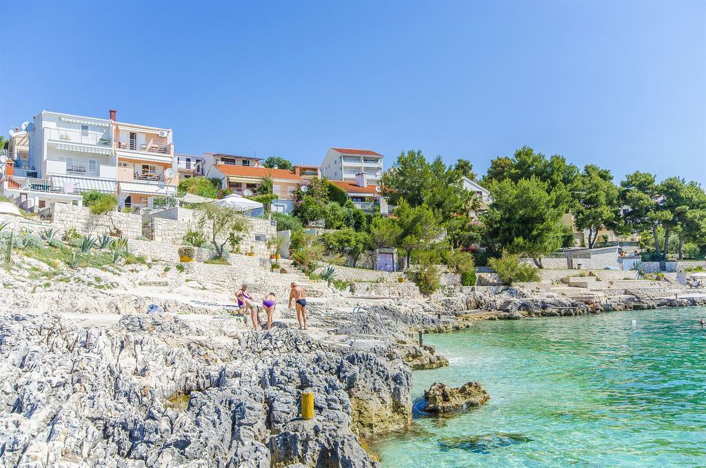 Apartments Nives Trogir Exteriör bild