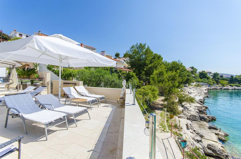 Apartments Nives Trogir Exteriör bild