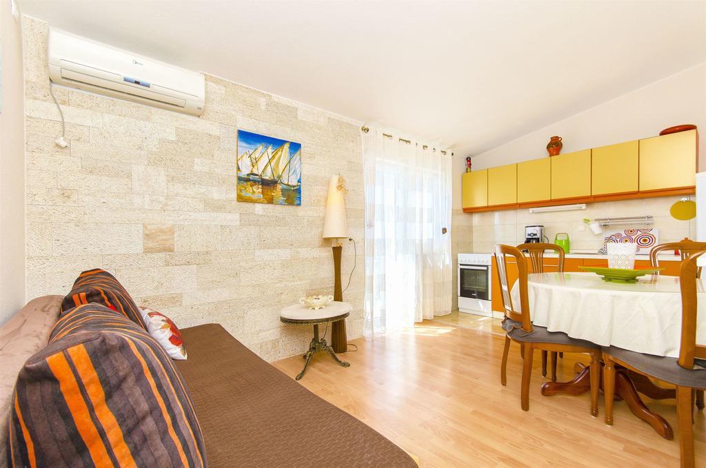 Apartments Nives Trogir Exteriör bild